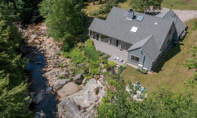 Thornton Casa | Tranquil Brookside Retreat in The Whites with A/C, WiFi