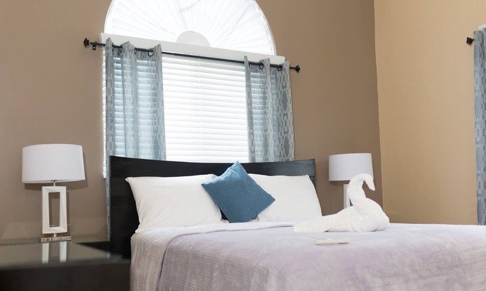 Kingston Villa | The Country Club Villa II