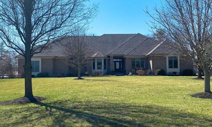 Bellbrook Casa | The Country View Estate in Beavercreek OH. Close to many beautiful hiking trails