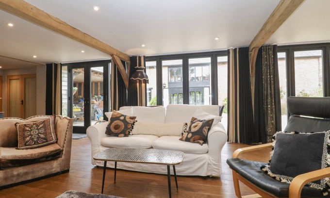 Winterborne Zelston Cabaña | The Courtyard - Hilltop Barn