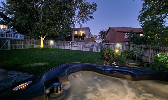 Millard Casa | The Cove In New Millard 3Bed 2Bth Hotub Multi-lvl Deck Seats 8. Modern Split lvl