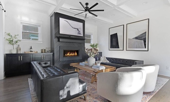 Hope Gardens Casa | The Cowboy - Luxury Home w/ Hot Tub & Sauna!