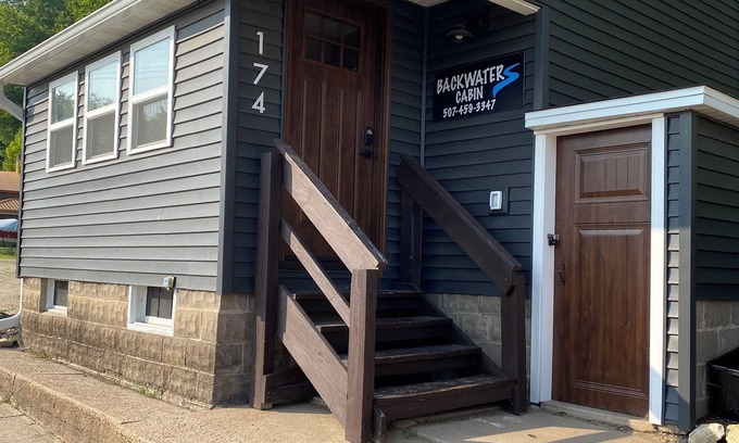 Fountain City Cabina | The “Cozy” Backwaters Cabin on the Great River Road!