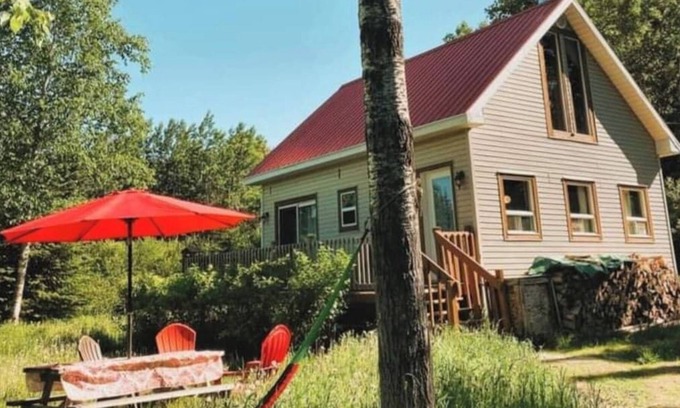 Saint-Magloire Chalet De Esquí | The Cozy Little Cabin - Perfect for Fishing & Hiking