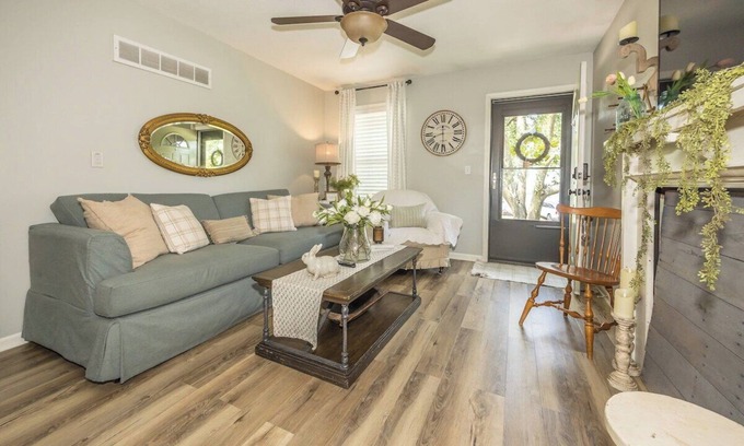 Parkville Casa | The Cozy Stay In Parkville
