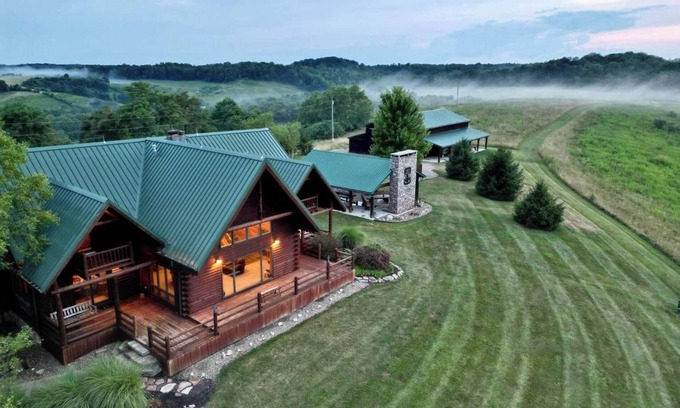 Keene Cabina | The Crest Lodge - Cabin w/Hot Tub - Game, Bar & Theatre Rooms