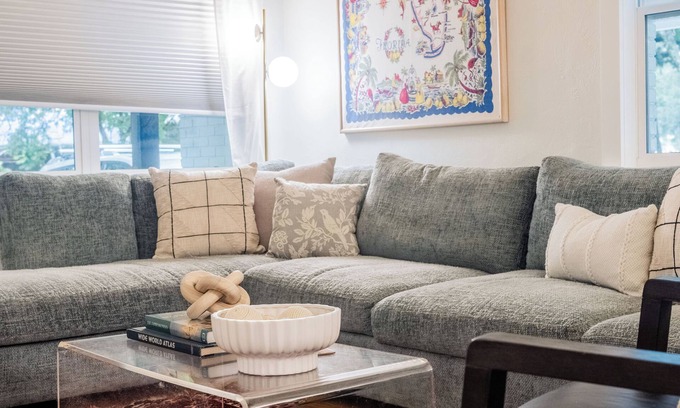 Lakeland Casa | The Cumberland Cottage Downtown, Florida Southern College, Lake Morton- Sleeps10