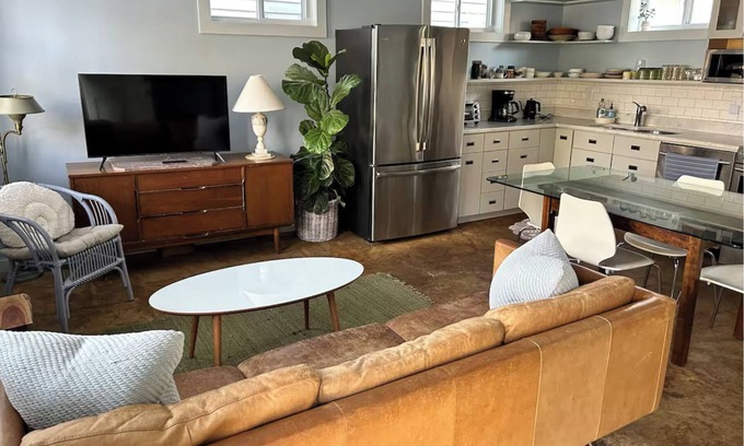 Westside Casa | The D'Alhana~1BR entire guesthouse in downtown Charleston