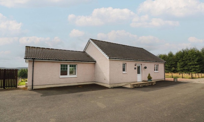 Airdrie Cabaña | THE DAIRY, family friendly, luxury holiday cottage in Caldercruix