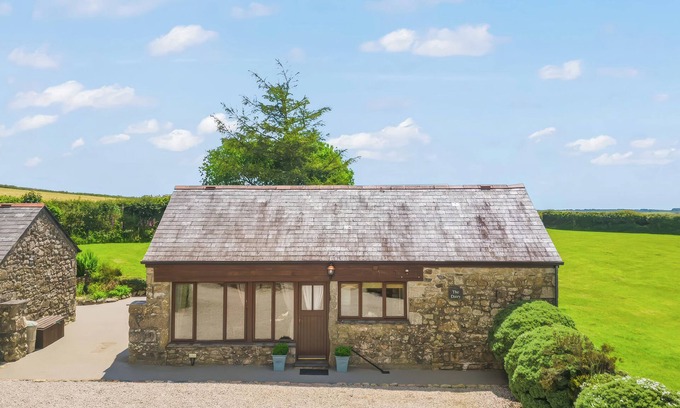 St. Neot Cabaña | THE DAIRY, pet friendly, character holiday cottage in St Neot