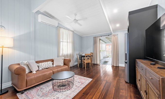 New Farm Apartamento | The Deck! 2 Bed/1 Bath/1 Car ~ New Farm