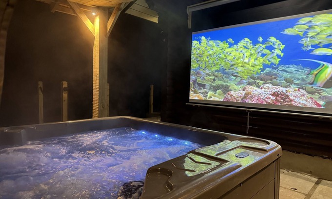 Bingley Cabina | The Den - 5 Star - Pet Friendly - Hot Tub - Scandinavian Log Cabin