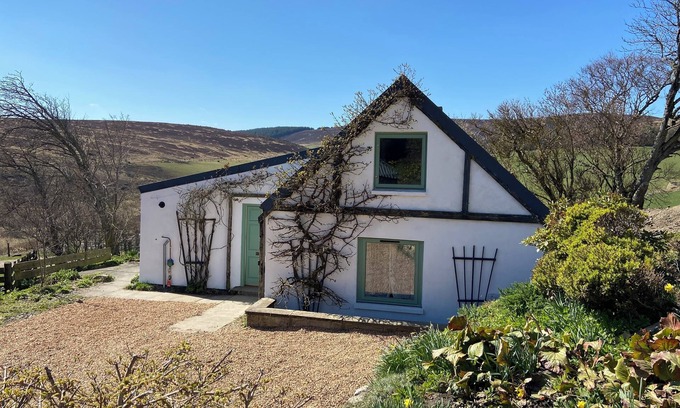 Glenlivet Cabaña | The Den - A stunning mountain cottage in Speyside & the Caringorm National Park