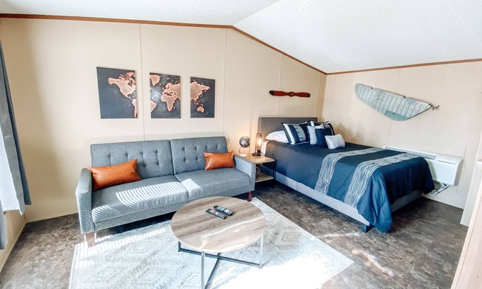 Opdyke West Casa | THE DEREK - One Bedroom Studio Apartment