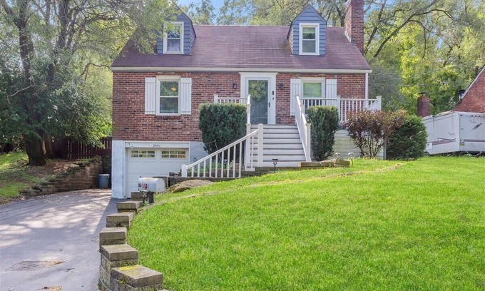 Bethel Park Casa | The Dog Haus near DT Pittsburgh |Pet Friendly| Self Check in!