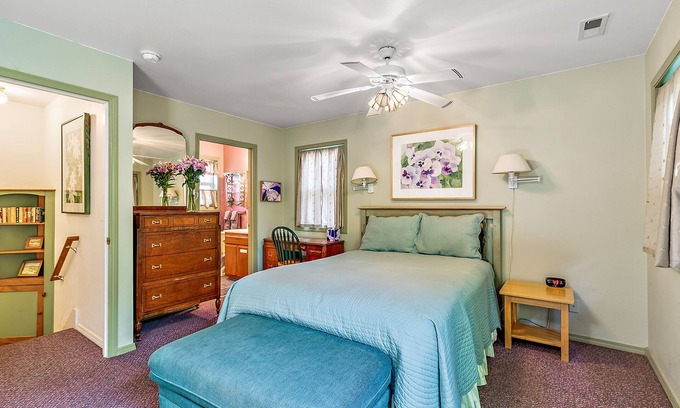 Siskiyou-Hargadine Historic District Apartamento | The Dogwood Suite at Tudor House Alquileres vacacionales