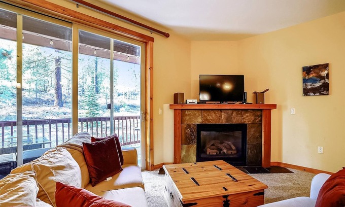 Truckee Condominio | ¡¡¡NUEVO LISTADO!!! Truckee Boulders Dolomite # 6 Excelente ubicación central para todas las estaciones de esquí.