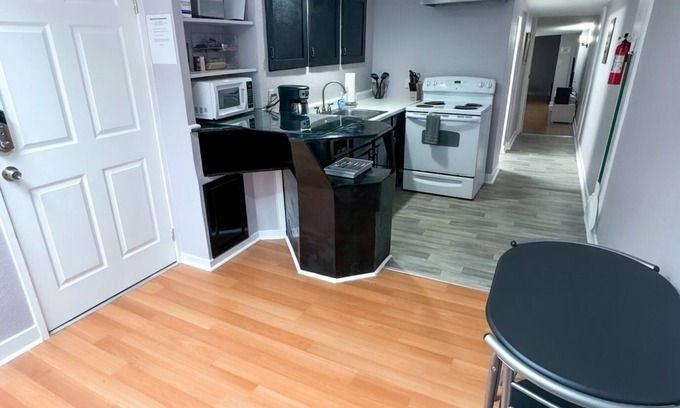 New Tacoma Apartamento | The Downtown Hobbit Hole