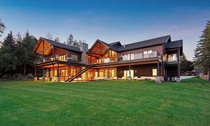 Woods Bay Casa | The Driftwood True Lakefront Luxury