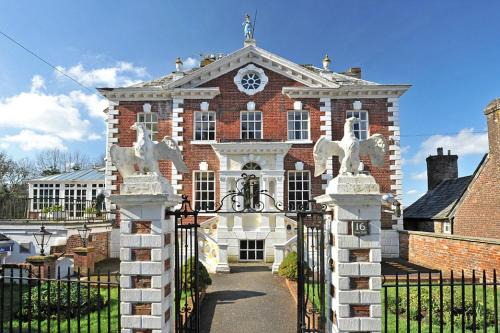 Launceston Hotel | The Eagle House Hotel