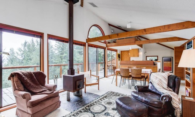 Otis Casa | The Eagle's Nest