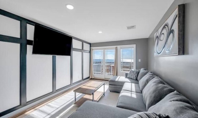 Long Beach Casa | The Eden - Beachfront