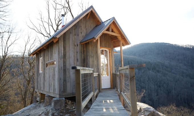 Fletcher Cabina | The Edge of Adventure ~ Breathtaking Cliffside Gem Off Grid-Cabin Adventure!