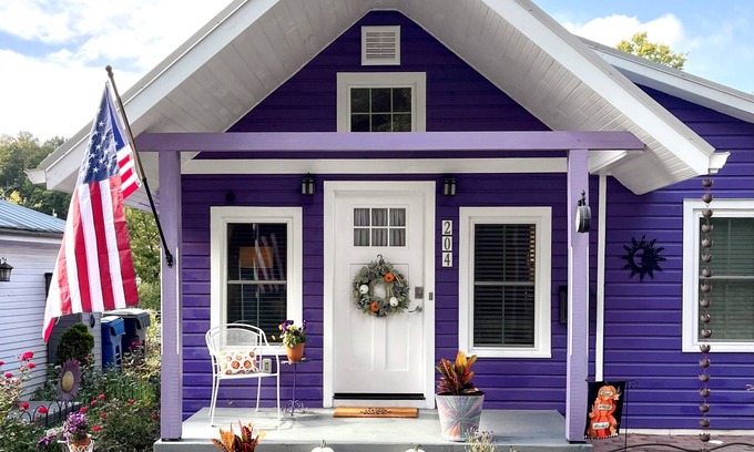 Jonesborough Cabaña | The Eggplant Cottage - Walking distance to downtown historic Jonesborough!!