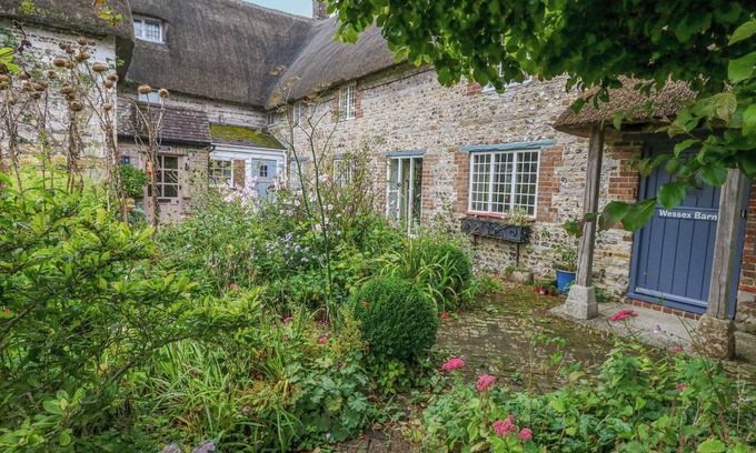 Frampton Cabaña | THE ELBOW, family friendly, character holiday cottage in Frampton