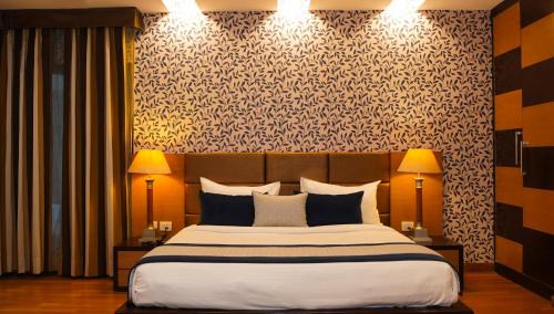 Noida Hotel | The Embassy Inn Sector 19