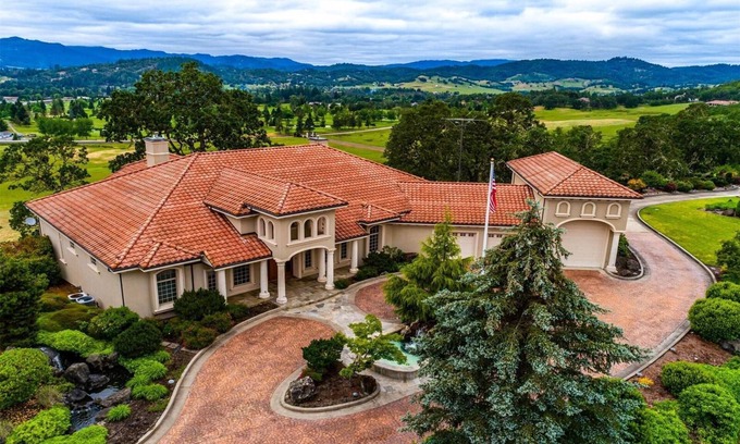 Roseburg Villa | The Engle House Villa de lujo y espacio para eventos en Oregon Wine Country