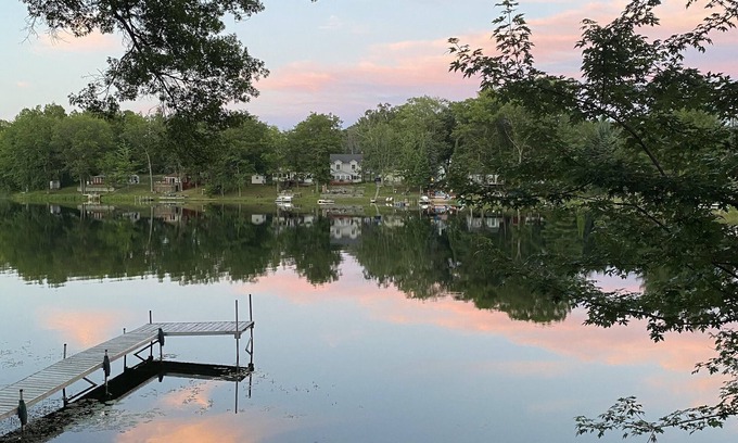 Harrison Cabaña | The Escape at Bluegill Lake! No Cleaning Fee Lakefront Family Friendly, Fishing!