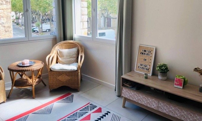 Puisserguier Apartamento | The esplanade, apartment in the city center in a quiet area