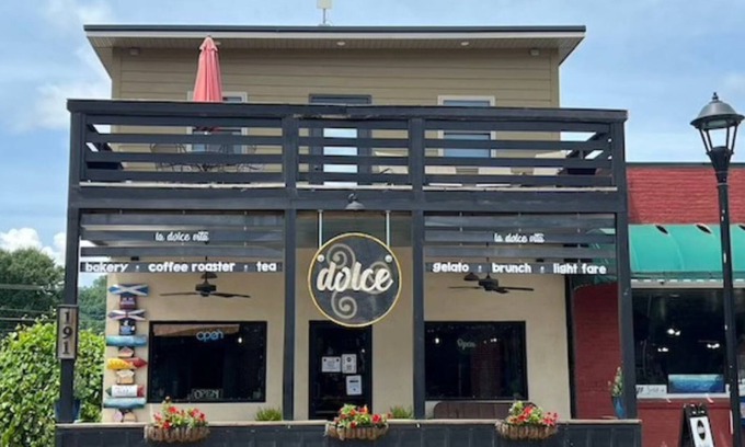 Bryson City Apartamento | The Everett Suite above Dolce, Bryson City, walk to restaurants and GSMRailroad