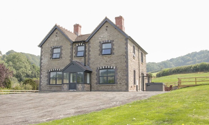 Brampton Bryan Casa | THE FARM, family friendly, luxury holiday cottage in Presteigne