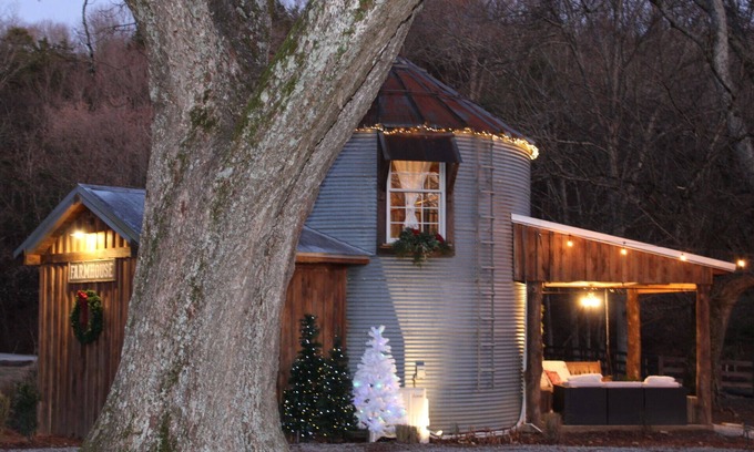 Belfast Otro | The Farmhouse Grain Bin at Goose Creek Farm in Cornersville TN