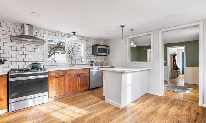 Marlboro Otro | The Farmhouse on the Hill