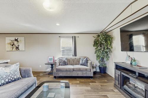 Hendersonville Casa | The FarmHouse Retreat B