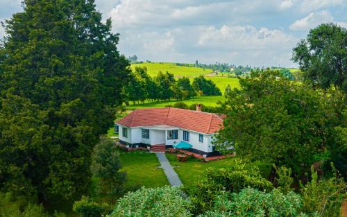 Riara Ridge Casa | The Farmhouse, Tigoni, 1920s home, 85 acre tea farm, outdoor bath & shower