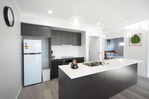 Park Ridge Casa | The Fresh Nest - Brand-New Home for Work & Rest