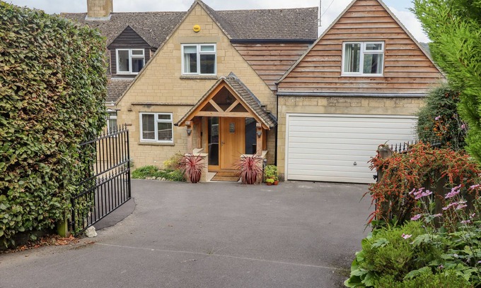 Stroud Cabaña | THE GABLES, pet friendly, character holiday cottage in Sheepscombe