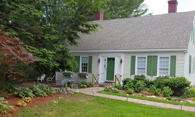 Damariscotta Apartamento | The Gallery Apartment en Damariscott pintoresco, Maine para estancias de 2 o más noches