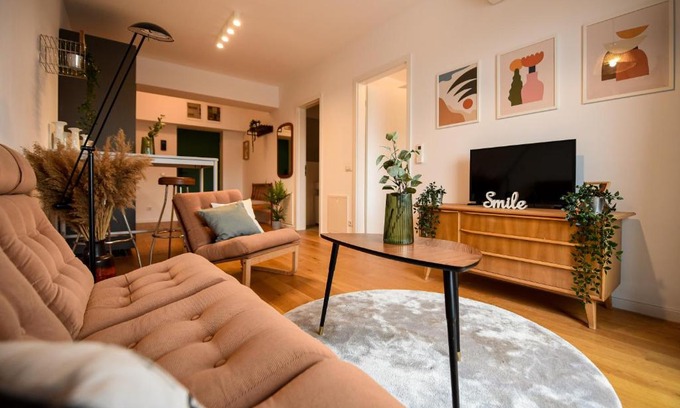 Aviatiei Apartamento | The Geometrist - Stunning 1BR Apt with balcony
