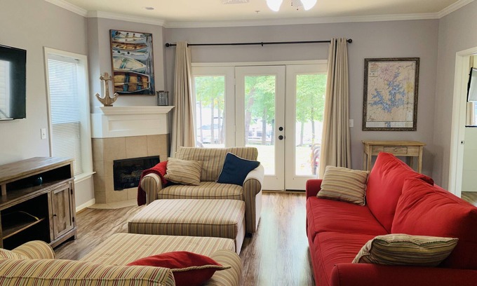 Dadeville Condominio | The Getaway at Lake Martin a 2 bedroom 2 bathroom Lake front condo w/boat slip!