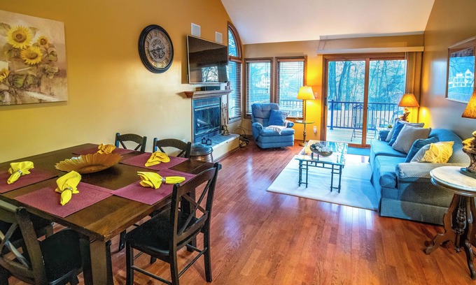 The Galena Territory Casa | The Glen, Perfect! Resort Core, Steps to Golf, Dog Friendly!