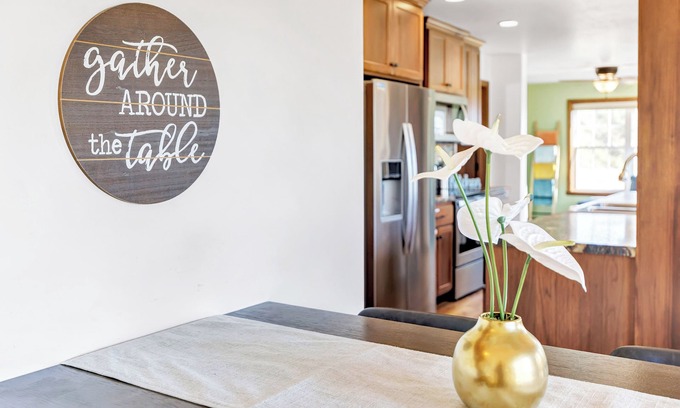 Oconto Casa | The Goat House | Waterfront | Hottub | 3 Acres | 5 Bedrooms