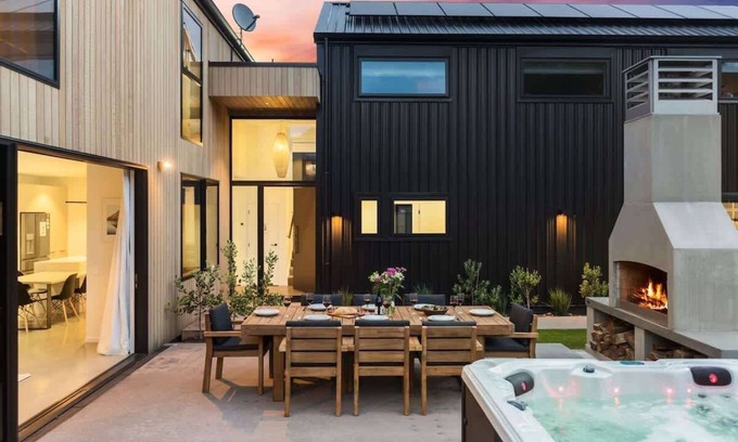 Arrowtown Casa | The Gold Mine | Spa pool | Outdoor fireplace