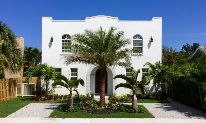 Grandview Heights Casa | The Grace FitzPatrick Luxury 4bd 4ba with Pool