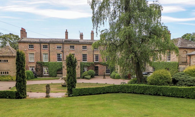 Hopton Cabaña | THE GRANARY, family friendly, character holiday cottage in Hopton