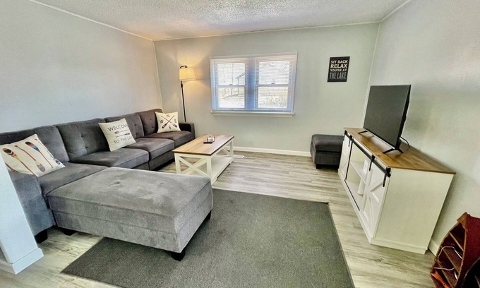 Rutland Casa | The Grandview Lake House, Dog Friendly, Near Lake Madison, Outdoor Patio